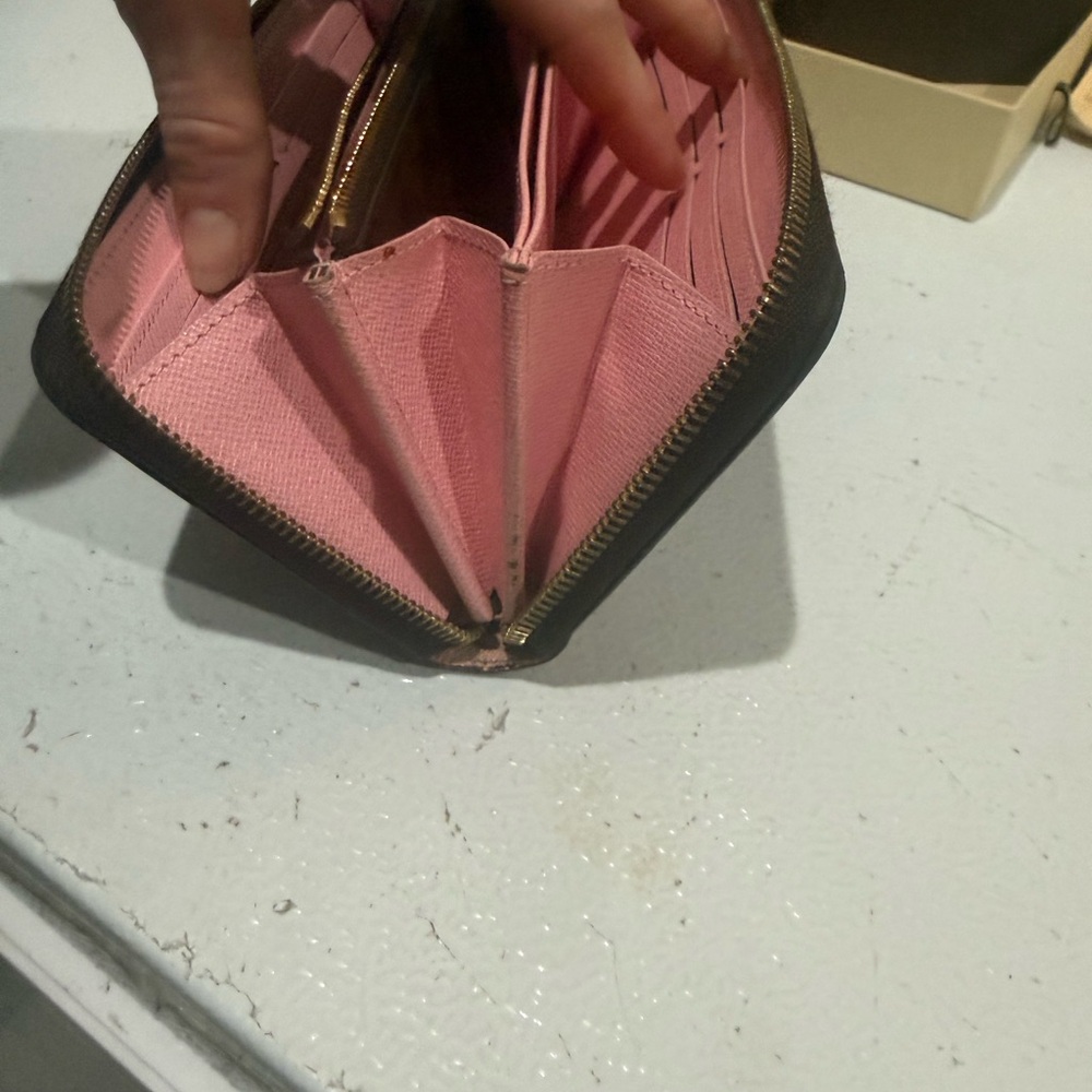 Authentic Louis Vuitton Zippy Wallet Studded Damier - Picture 7 of 8